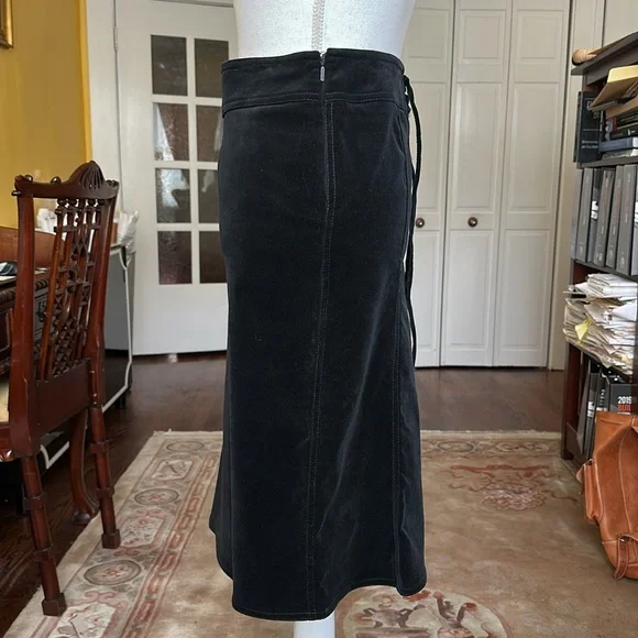Gucci Black Velvet Pencil Skirt with Lace Up Detail at Back Size 46 US 10-12 - Picture 13 of 16